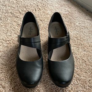 Clarks black dress heels. Worn twice. I’m excellent condition
